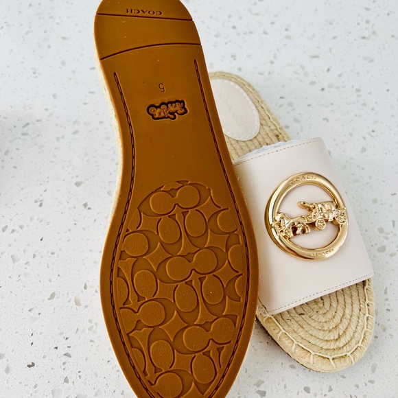 Coach white slides - Picture 5 of 7